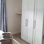 Lägenhet Centrally Located 2bed Duplex