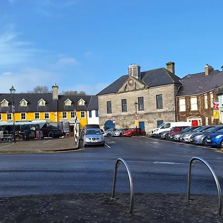 Centrally Located 2bed Duplex Appartement Westport