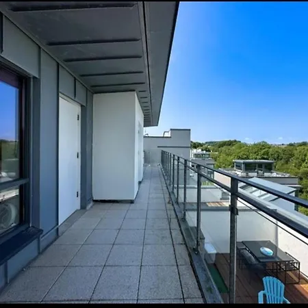 Centrally Located 2bed Duplex Westport
