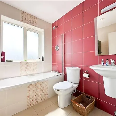 Centrally Located 2bed Duplex * Westport