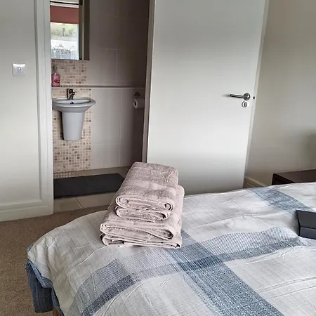 Centrally Located 2bed Duplex Appartement *